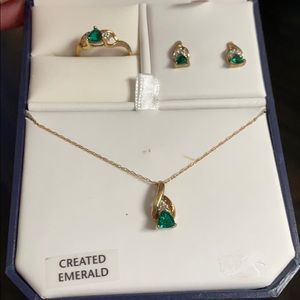 Emerald set